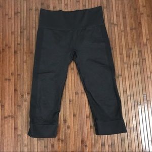 Lululemon Dark Gray Mid Rise Cropped Leggings Tigh